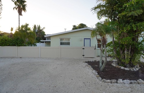 Holmes Beach House | Island Vibe 5: Close to Beach with Private Heated Pool