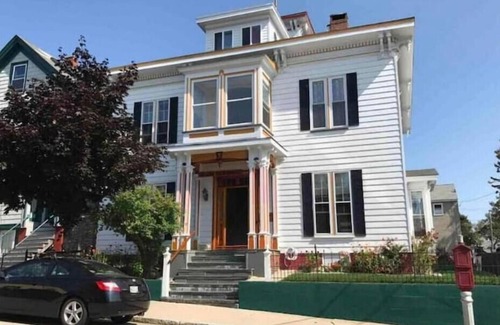 Munjoy Hill Apartment | Island View House BnB Self Check-In # 5/Free off- Street parkingnn