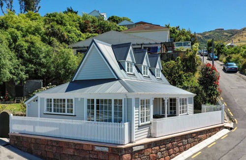 Lyttelton Cottage | Islay Cottage - Lyttelton Holiday Home