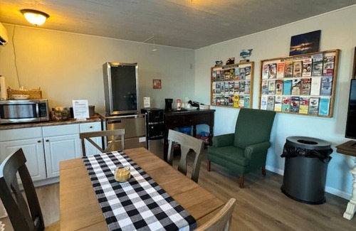 Trenton Apartment | Isleview Gallery Rm 12 - 10 min to Acadia!
