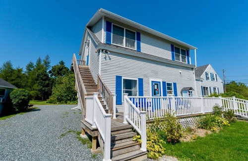 Trenton Apartment | Isleview Gallery Rm 12 - 10 min to Acadia!