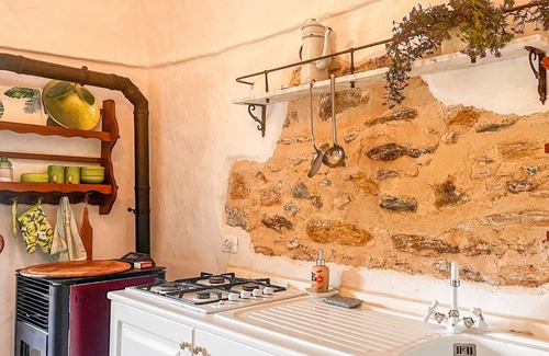 Castelvecchio di Rocca Barbena Apartment | Apartment 'La Casa Della Lavanda' with Mountain View, Private Terrace and Wi-Fi