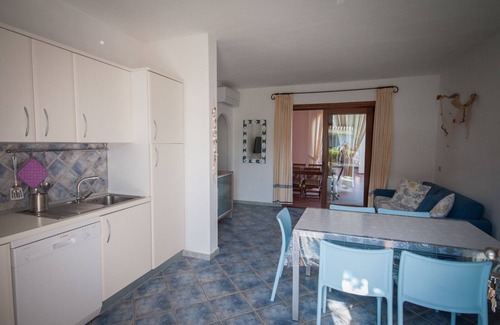 Monte Petrosu House | Apartment with garden and wi-fi in residence with swimming pool