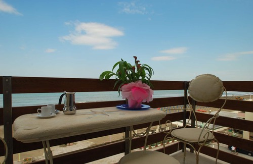 Marina di Castagneto Carducci Apartment | Flat by the sea with stunning views from the 2 terraces, in Marina di Castagneto