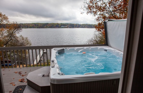 Duluth House | "It's All Good" at Pike Lake