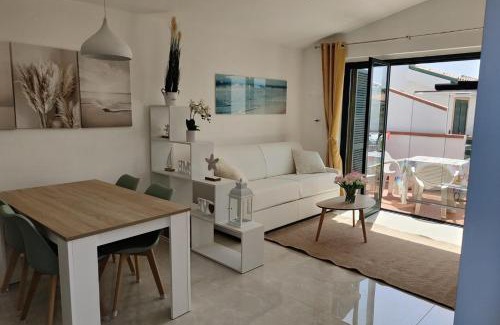 Contrada Taverna Apartment | Maxine Mare Blu - Sleeps 4 - 3 Mins To Beach