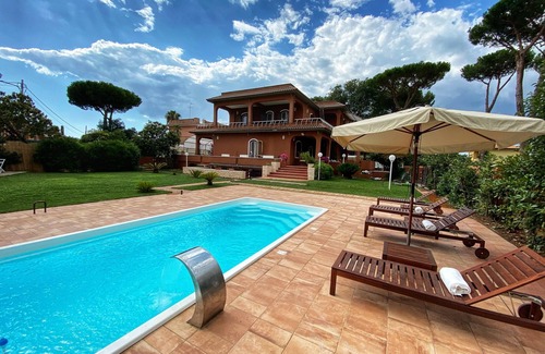 Lavinio Lido di Enea Villa | Italian Villa by the beach near Rome