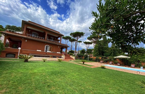 Lavinio Lido di Enea Villa | Italian Villa by the beach near Rome