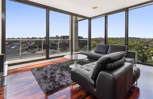 Ivanhoe Apartment | Ivanhoe Gem - Walk to Shops, Station & Great Views