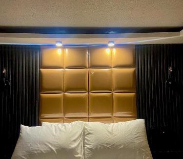 Cainta Apartment | IV’s Condo w/Netflix and Wi-Fi