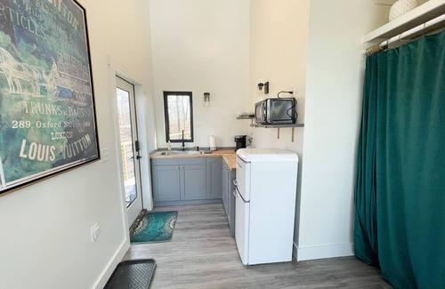 Rocky Mount Cottage | Ivy @ Cobblepot Cottages - Treehouse for Two | 650 Sq Ft | Countryside and Lake Views