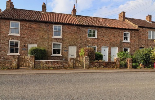 Thirsk House | IVY COTTAGE, pet friendly, with a garden in Carlton Husthwaite