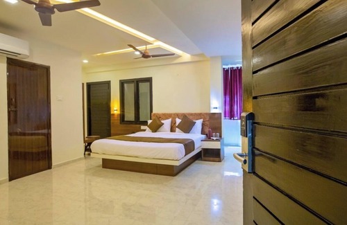Town Hall Hotel | IVY RESIDENCY