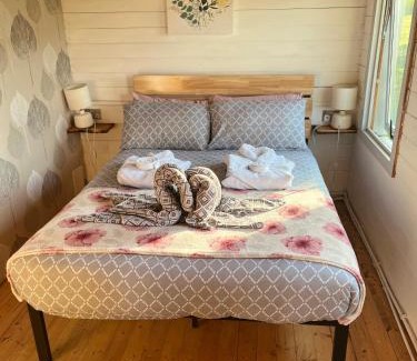 Wainhouse Corner Apartment | Ivy Rose Cabin No Hot Tub