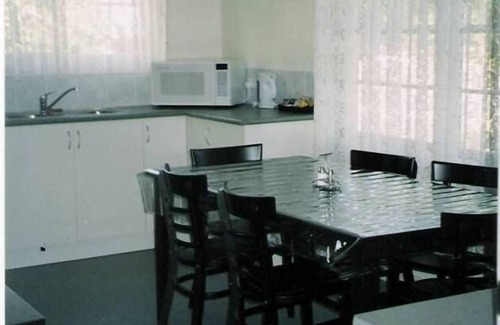 Swan Hill House | Ivys Cottage - located at Swan Hill