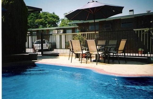 Swan Hill House | Ivys Cottage - located at Swan Hill