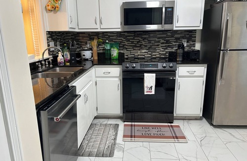 Mobile Condo | IXORA Perfect Townhome in Mobile, 2-bedroom w/WiFi AC, 2 assigned parking spaces