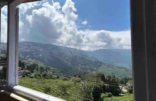 Darjeeling Apartment | Izom Him - A sunset and tea garden view stay