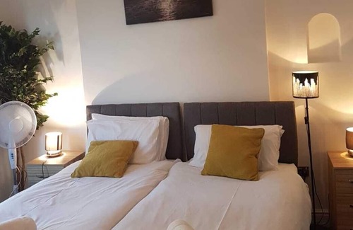 Smethwick House | J KYNS, 6 ensuite bedroom apartment