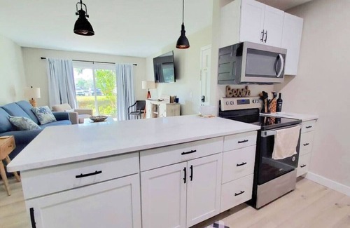 Demere Park Condo | J7 Completely renovated, 2 BR, 2 BA, centrally located in Ocean Walk