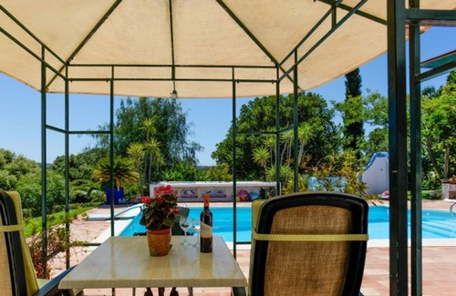 Alcalar House | Jacarandá Apartment in Quinta Velha by LovelyStay