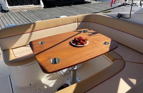 Gdansk City Center Boat Rental | JACHT GDAŃSK centrum, 2 double beds and 1 double bed on board, 4-6 persons