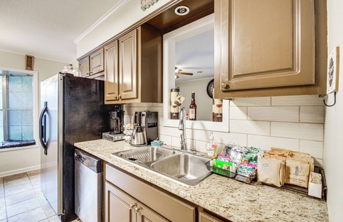 Tougaloo House | Jackson Home w/Patio, 2 Grills & Ping-Pong Table!