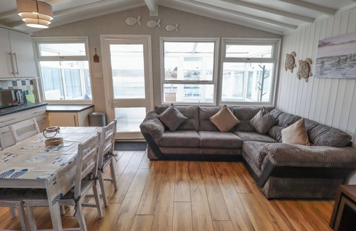 Anderby Creek House | JACOB'S RETREAT, pet friendly, with a garden in Chapel St Leonards