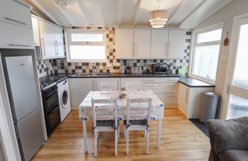 Anderby Creek House | JACOB'S RETREAT, pet friendly, with a garden in Chapel St Leonards