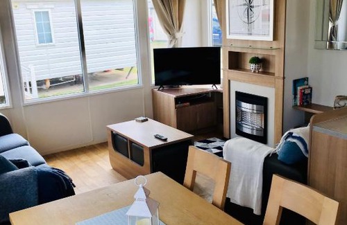 Prestatyn Resort | Jacobs Retreat- Lido Beach- well behaved dogs welcome