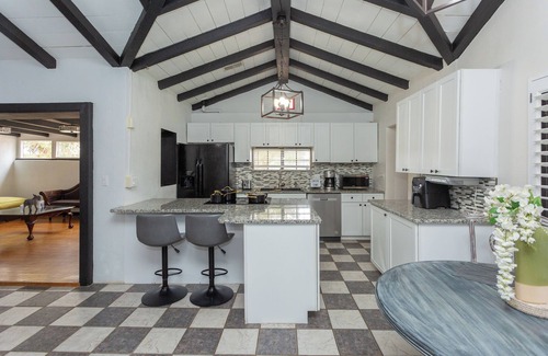 Artesia House | Jacuzzi Home - 5 min drive to FLETC!