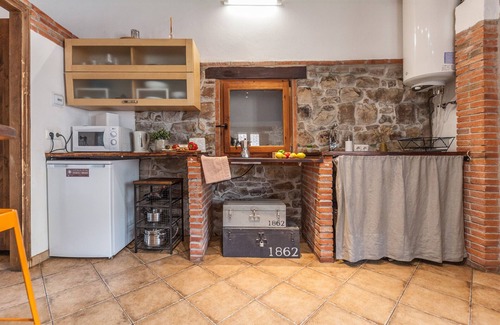 Santa Maria Apartment | Jacuzzi in bedroom with mountain views and fireplace