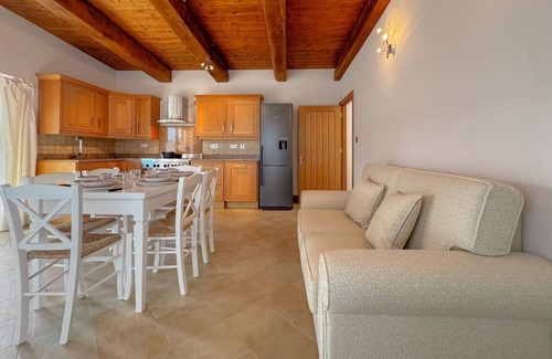 Monte San Pietrangeli Villa | Jacuzzi and Comfort in the Marche Hills