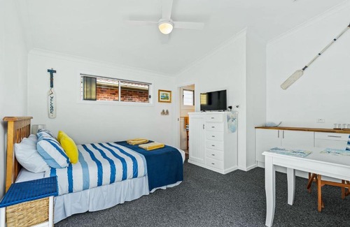 St. Georges Basin House | Jado on the Lake - Captains Quarters
