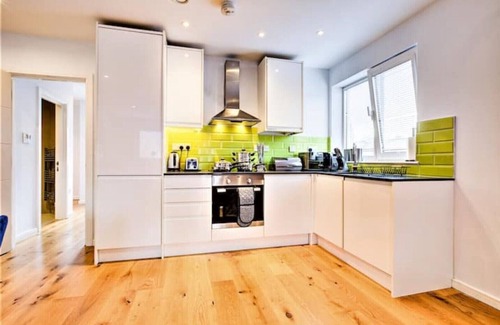 Hemel Hempstead Apartment | Jambo Stays Comfy for contractors, relocators and families. Convinient in Town