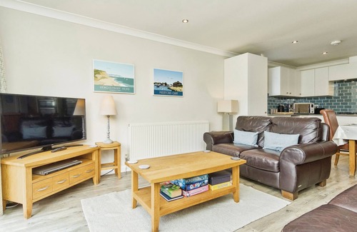 Yarmouth House | Jamestown 2 - a bungalow that sleeps 6 guests in 3 bedrooms