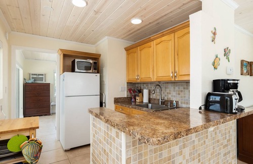 Key Largo Apartment | Jan 30-March 6 Open, Largo Lookout, Lovely Waterview Unit, MM 99.5, Pets Welcome, 28 Nt Min