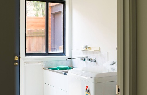 Jan Juc House | Jan Juc Surfcoast Retreat. Sleeps 14. Pet friendly. Ocean views. Elevated deck