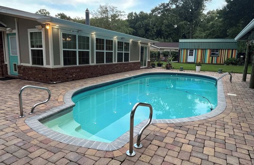 North Northwest Pensacola House | Jan's Oasis Family Retreat Pool, Bar, Games & Fun!