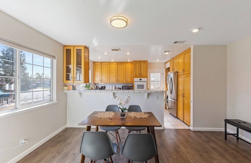 Cambrian House | JANE'S HOME - Homely 3b2b Single Family House