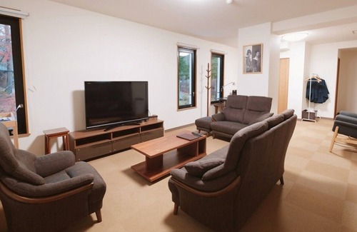 Yamanakako House | JapaneseWestern style family room with attached b / Minamitsuru-gun Yamanashi