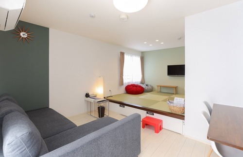Hashima Apartment | JapaneseWestern style room of 40m2 with raised tatami mats/Hashima Gifu