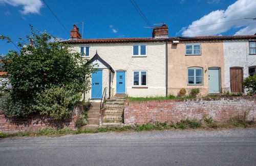 Wenhaston House | Japonica Cottage - One Bedroom House, Sleeps 2