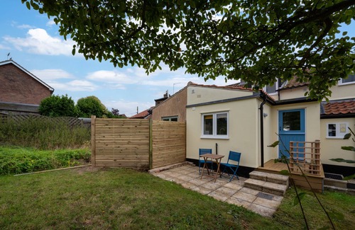 Wenhaston House | Japonica Cottage - One Bedroom House, Sleeps 2