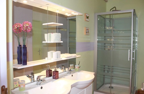 Latrape Bed & Breakfast | Jardin d'Hiver guest rooms with outdoor pool and jacuzzi