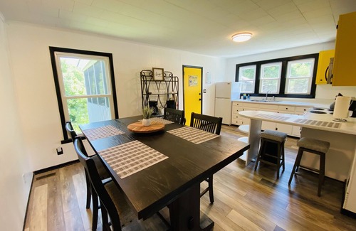 Newport House | Jasmine House-Dog, family friendly-5 mins Douglas Lake-Large yard-Country Vibe