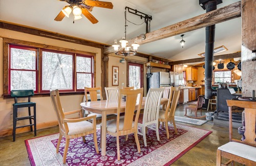 Jasper Cabin | Jasper '7 Timbers' Cabin on 10 Acres w/a Creek!