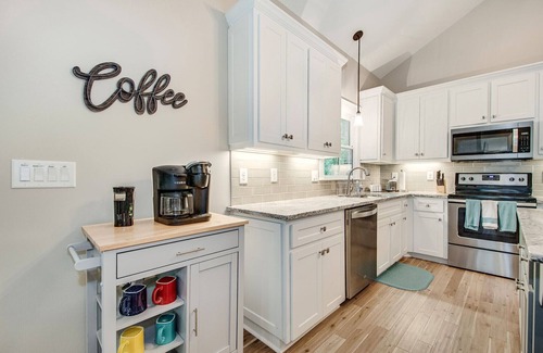 Buford House | Jaw-dropping Panoramas! LakePoint @ Lanier Minutes to Margaritaville, 4 bedrooms