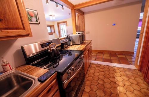 Westfield Apartment | Jay Peak 3mi - ski home via Big Jay!