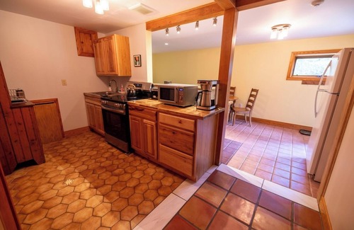 Westfield Apartment | Jay Peak 3mi - ski home via Big Jay!